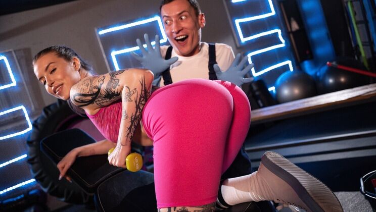 Eden Ivy's Ass Workout Turns Sexy