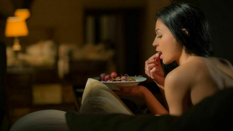 [SexArt] - Hot Lesbian Outdoor Sex - Vanda Lust & Rosaline Rosa Fingering & Pussy Licking - Vanda Lust - Rosaline Rosa