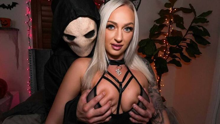 Johnny Love Fucks Elana Bunnz Doggystyle