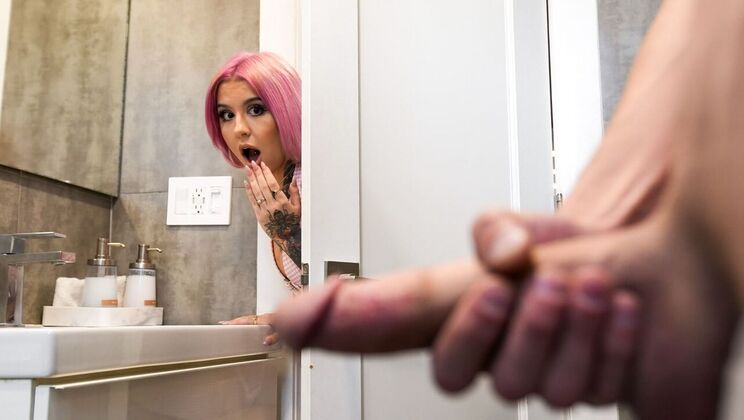 [MyPervyFamily] - Reality Stepfamily Sex with Luna Legend - Luna Legend - Chris Lockwood