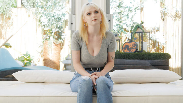 [CastingCouchHD] - Carrie's Casting Cumshot Frenzy