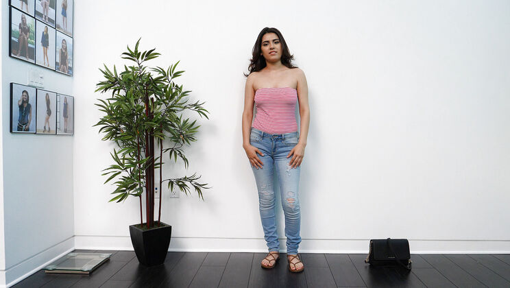 [CastingCouchHD] - Daisy Performs a Hot Blowjob