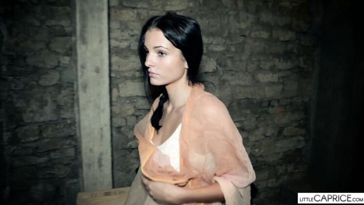 [CapriceDivas] - Czech Solo: Sapphira's Fingering Fun - Sapphira