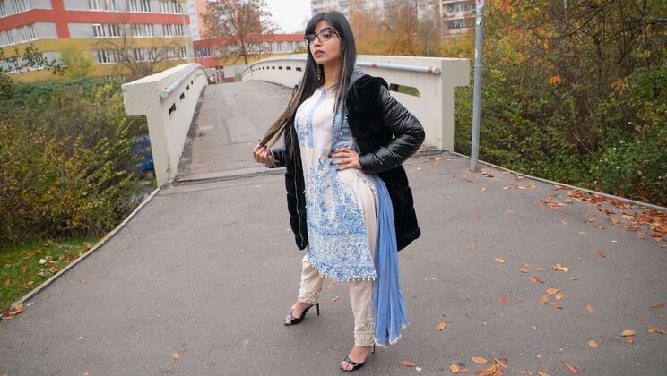 [PublicAgent] -  European and Asian: A Interracial Blowjob  - denis marti - Aaliyah Yasin