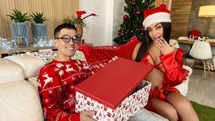 Amateur Italian Girl Loves Roommate's Big Cock for Christmas