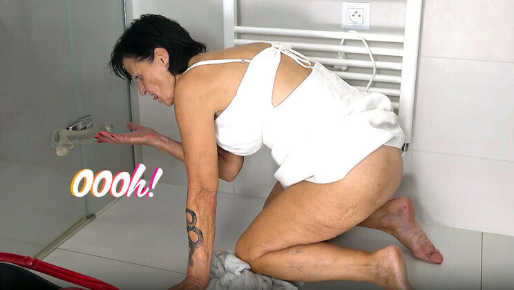 [Grandmams] - Granny Cleans and Masturbates After Party - Cocco Grand