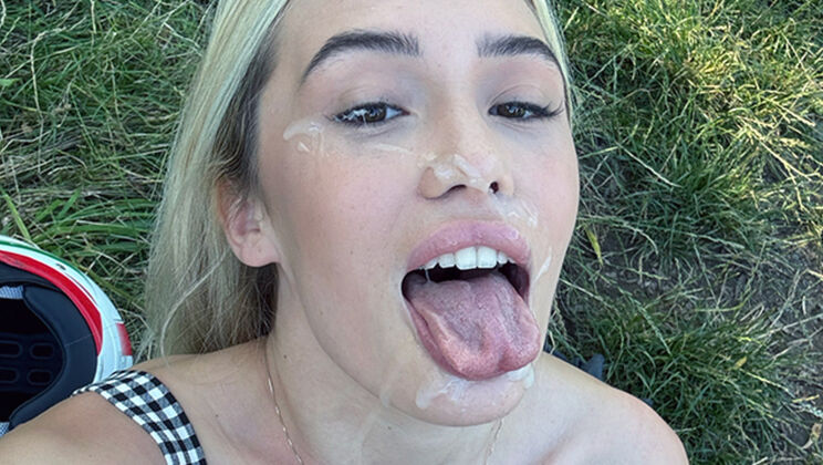 Outdoor Blowjob with Czech Cutie Rika Fane
