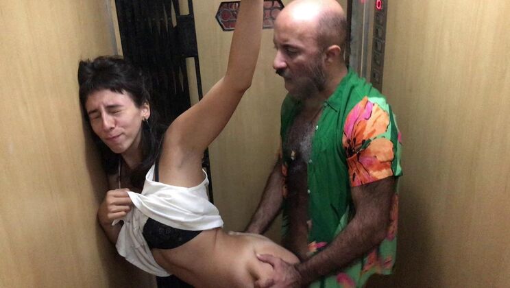 Edu & Fe Going Up – POV Blowjob and Mouthfuck