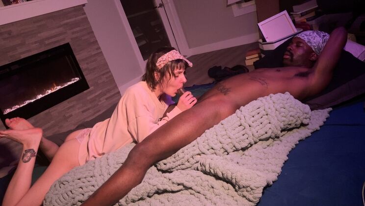 Sluts In Luv: Handjob, Masturbation And Facefucking