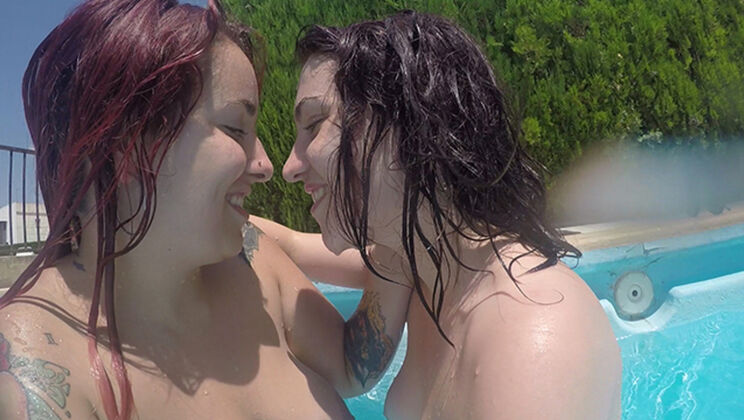 Eva & Sharruska Wet Outdoor Foot Fetish and Handjob