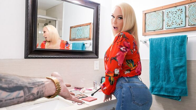MILF Stepmom Sneaks Sex Before Dad Comes Home