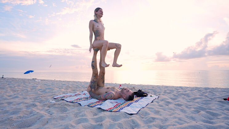 Stretchy Strong Sexy Girl Beach Rimming And Fuck