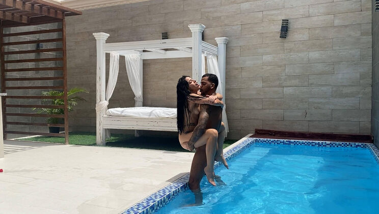 Two Lovers in the Pool: Carel & Ria
