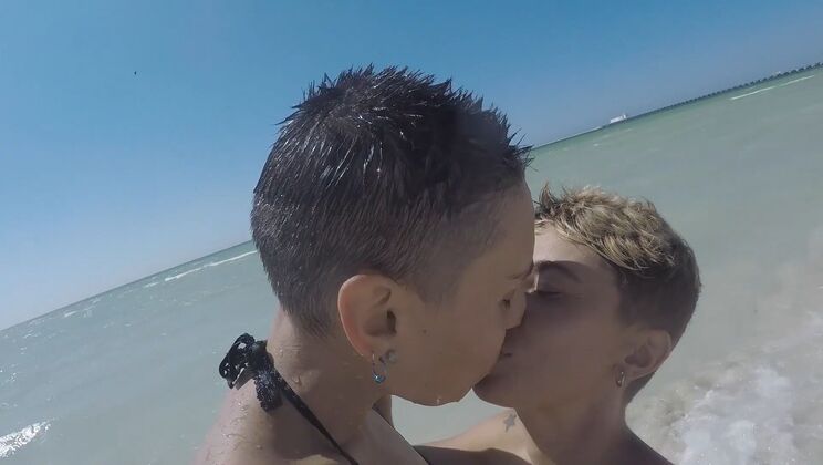 The Mexican Diaries: Vanilla Lesbian Sex in Shower