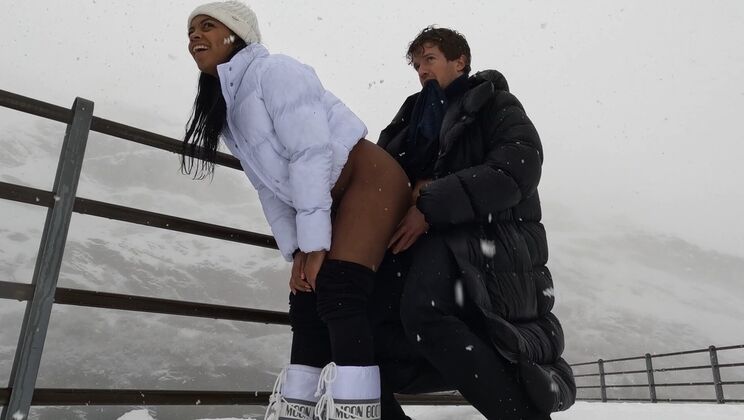 Essel & Sofi: Snow, Moaning, and a Rough Quickie